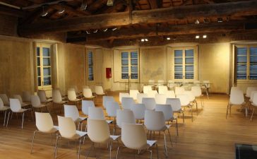 Jak wybór sali wpływa na organizację konferencji?